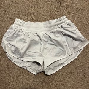 lululemon hotty hot shorts size 6